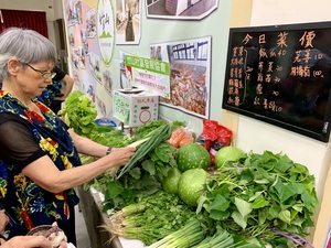 連至 實體商店賣菜攤位 完整照片