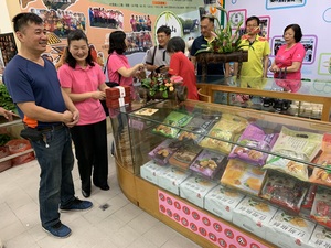 連至 參觀實體商店 完整照片
