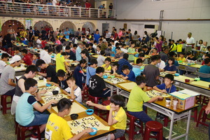 連至 南投縣棋藝文化協會21日在康壽國小舉辦2019年南投縣長盃全國圍棋公開賽，來自全國各地的400位棋友一較高下， 完整照片