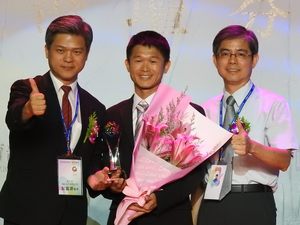連至 中，南投高中主任趙錫亮獲獎 完整照片
