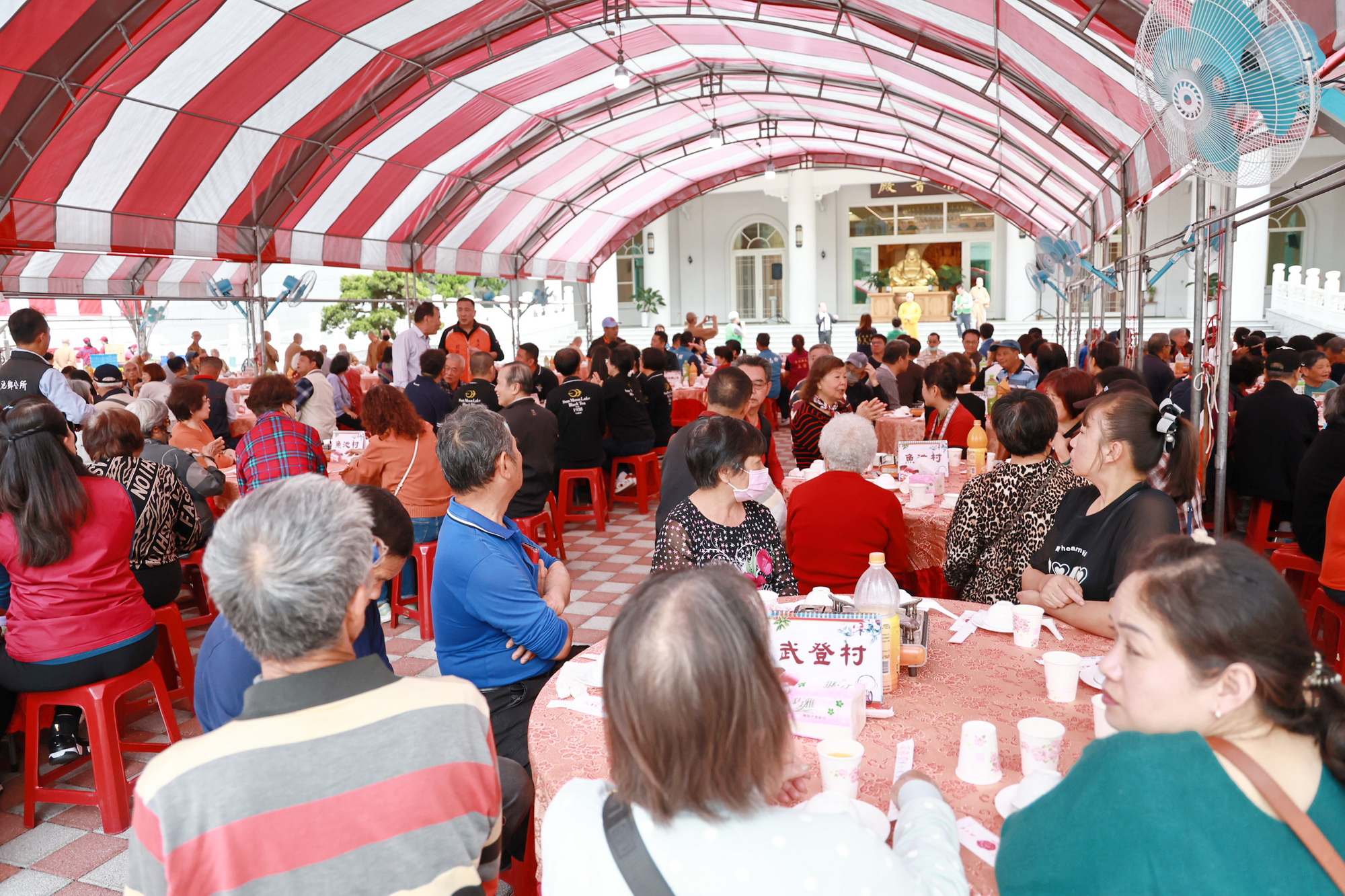 相關圖片4-許縣長出席慈光山人乘寺睦鄰感恩餐會 感謝投入公益與教育