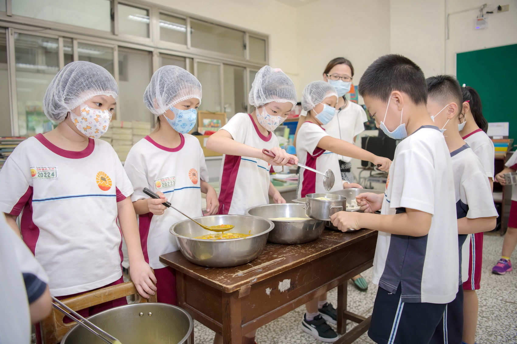 相關圖片1-防治非洲豬瘟 縣府積極清消 學校營養午餐菜色彈性調整