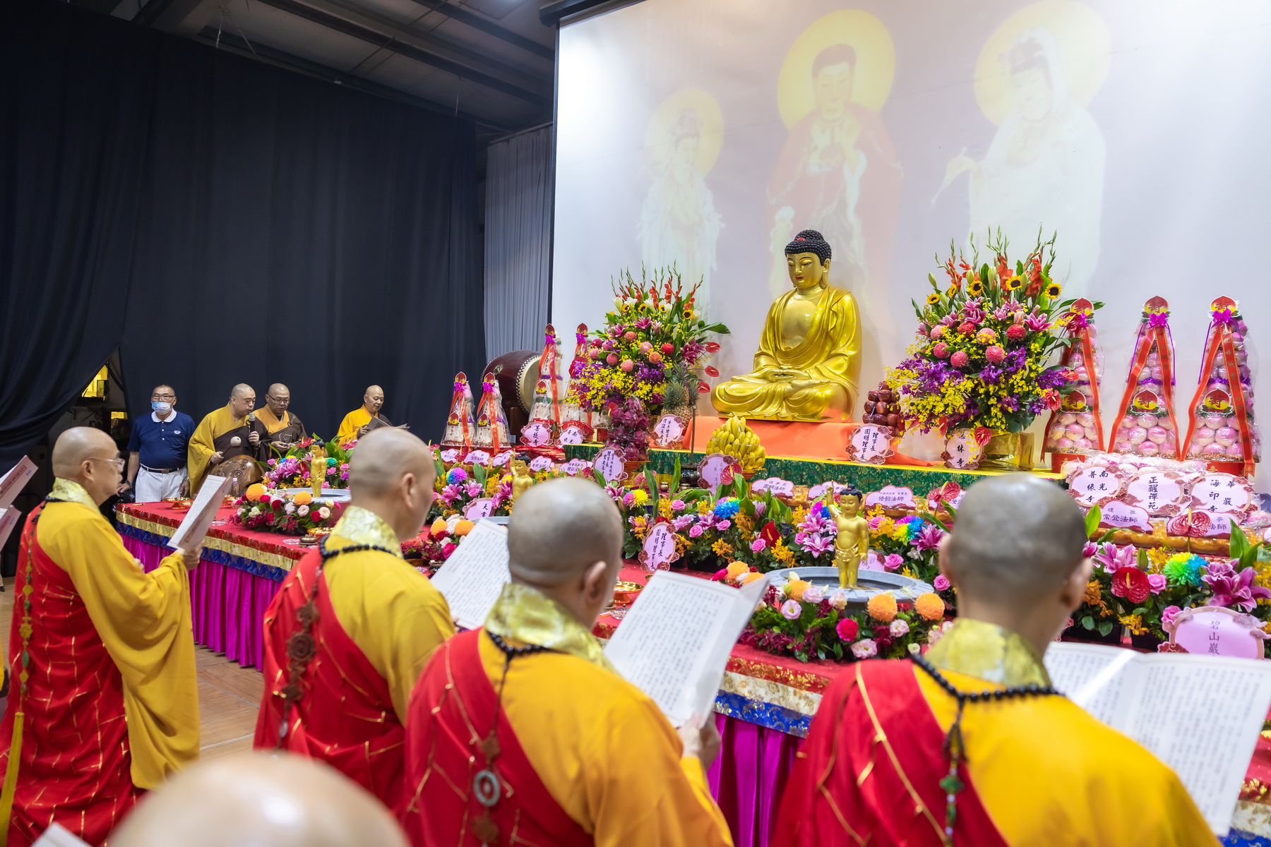 相關圖片4-南投縣佛教會2570年聖誕浴佛祈福點燈大法會　許縣長為民祈福