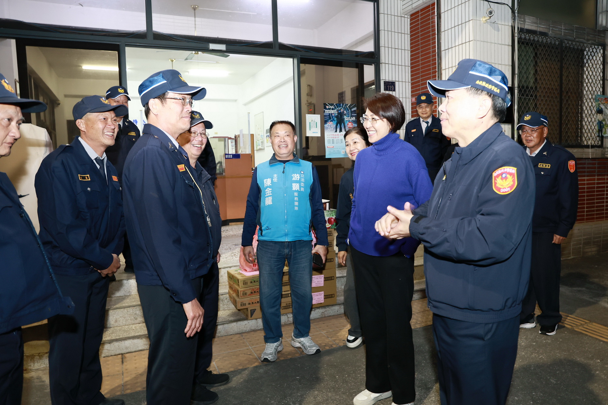 相關圖片4-春節安全維護工作首日  許縣長至竹山慰問員警與協勤民力