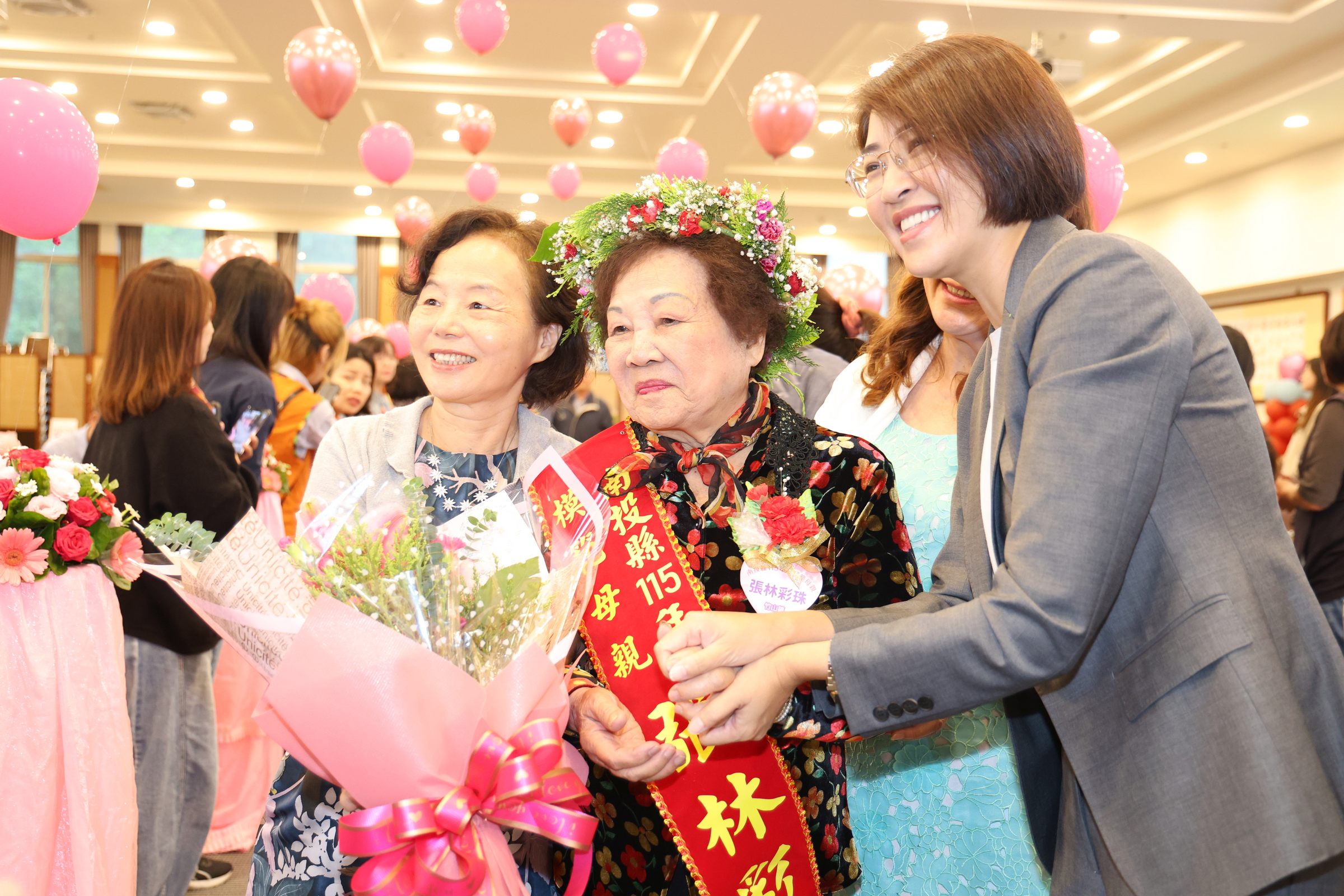 相關圖片2-「2026向母愛致敬」南投縣模範母親表揚  許縣長祝福19位模範母親傳遞愛與感恩