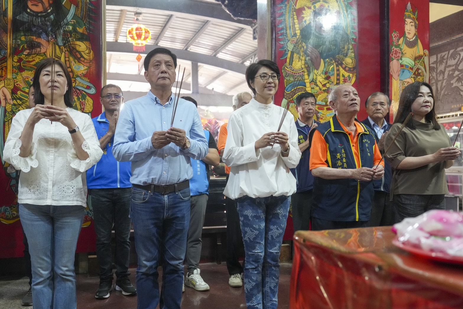 相關圖片2-草屯朝清宮媽祖遶境  許縣長到場祈福點燃起馬炮