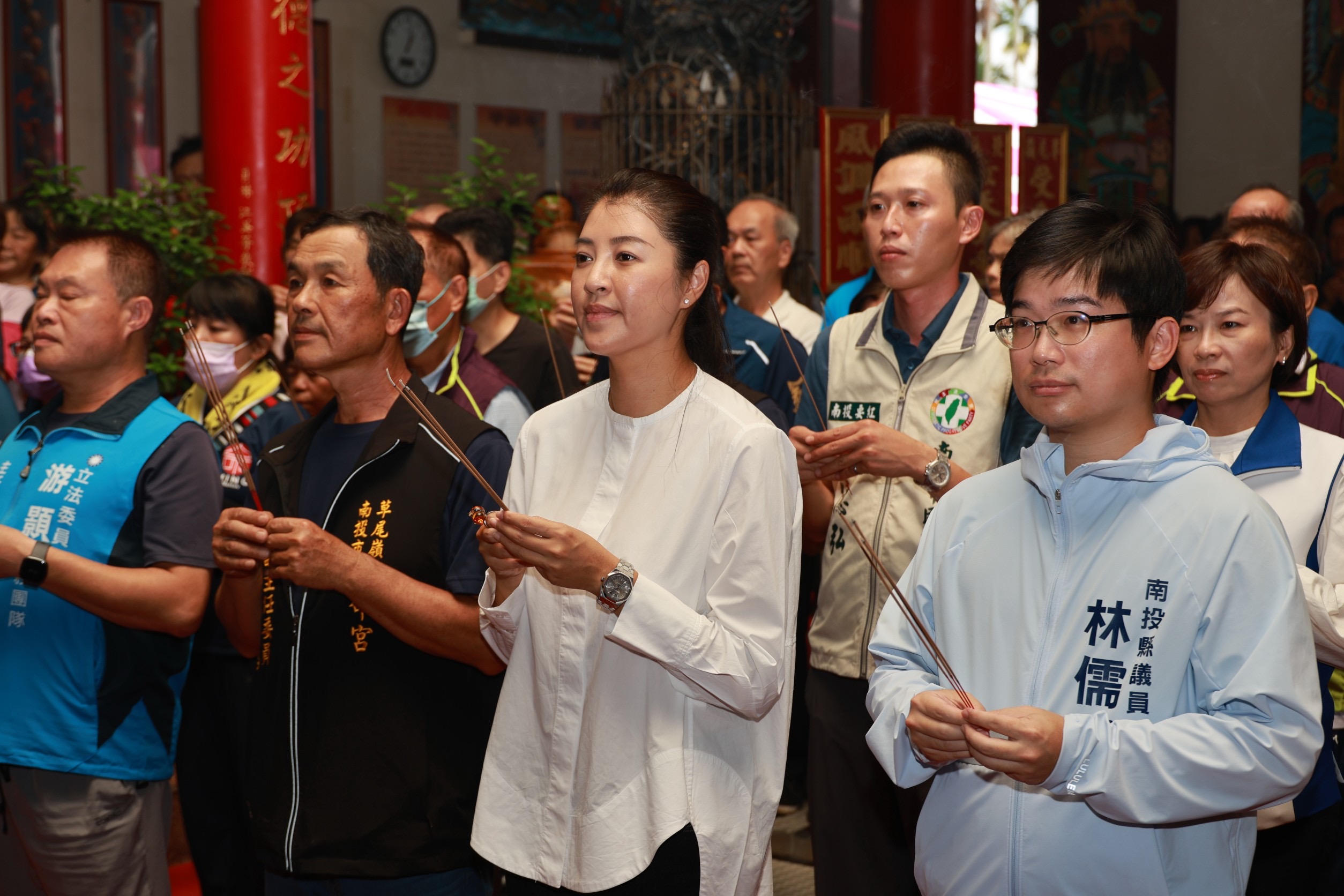 相關圖片1-中元普渡 許縣長出席受命宮及大眾爺廟法會開香