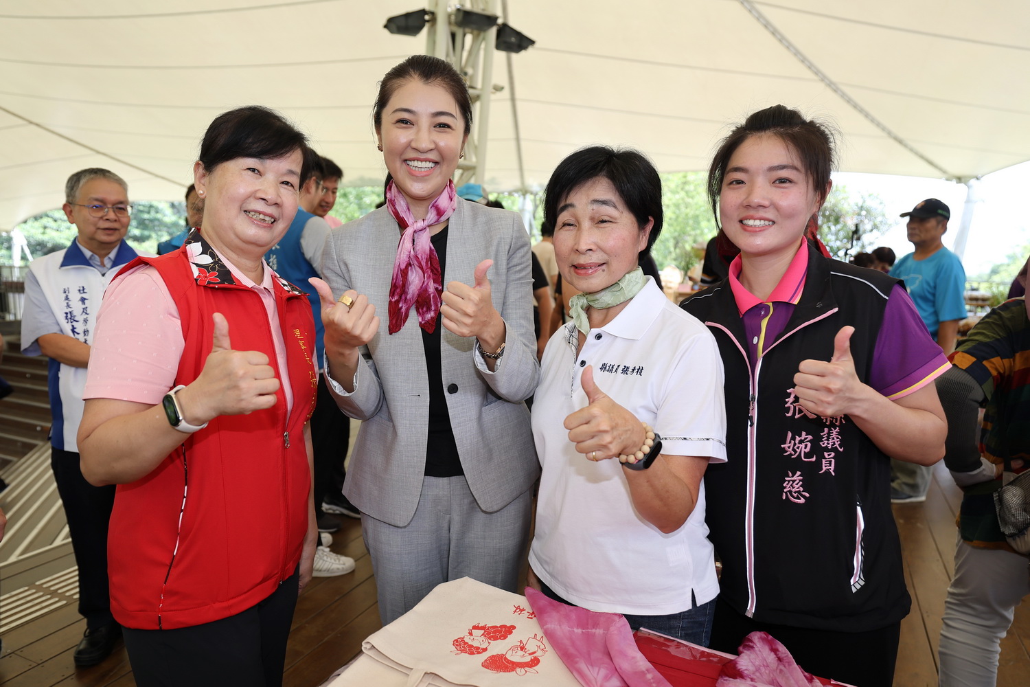 相關圖片1-南投草屯9社區產業聯盟　微熱山丘村民市集行銷展售