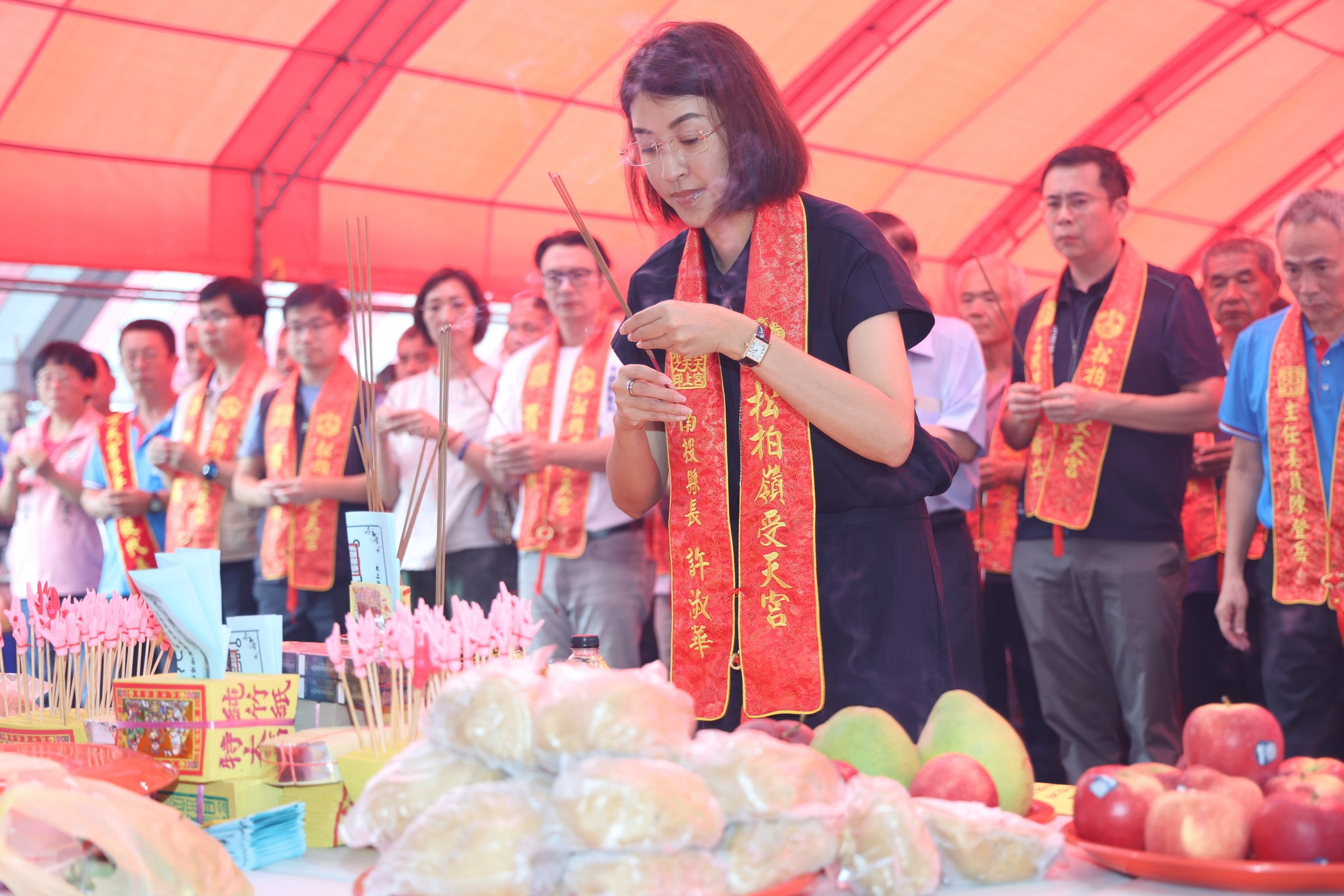 圖片-松柏嶺受天宮中元普度盛大開香　  許縣長祈願合境平安感謝贊普物資轉贈弱勢展現宗教公益力量