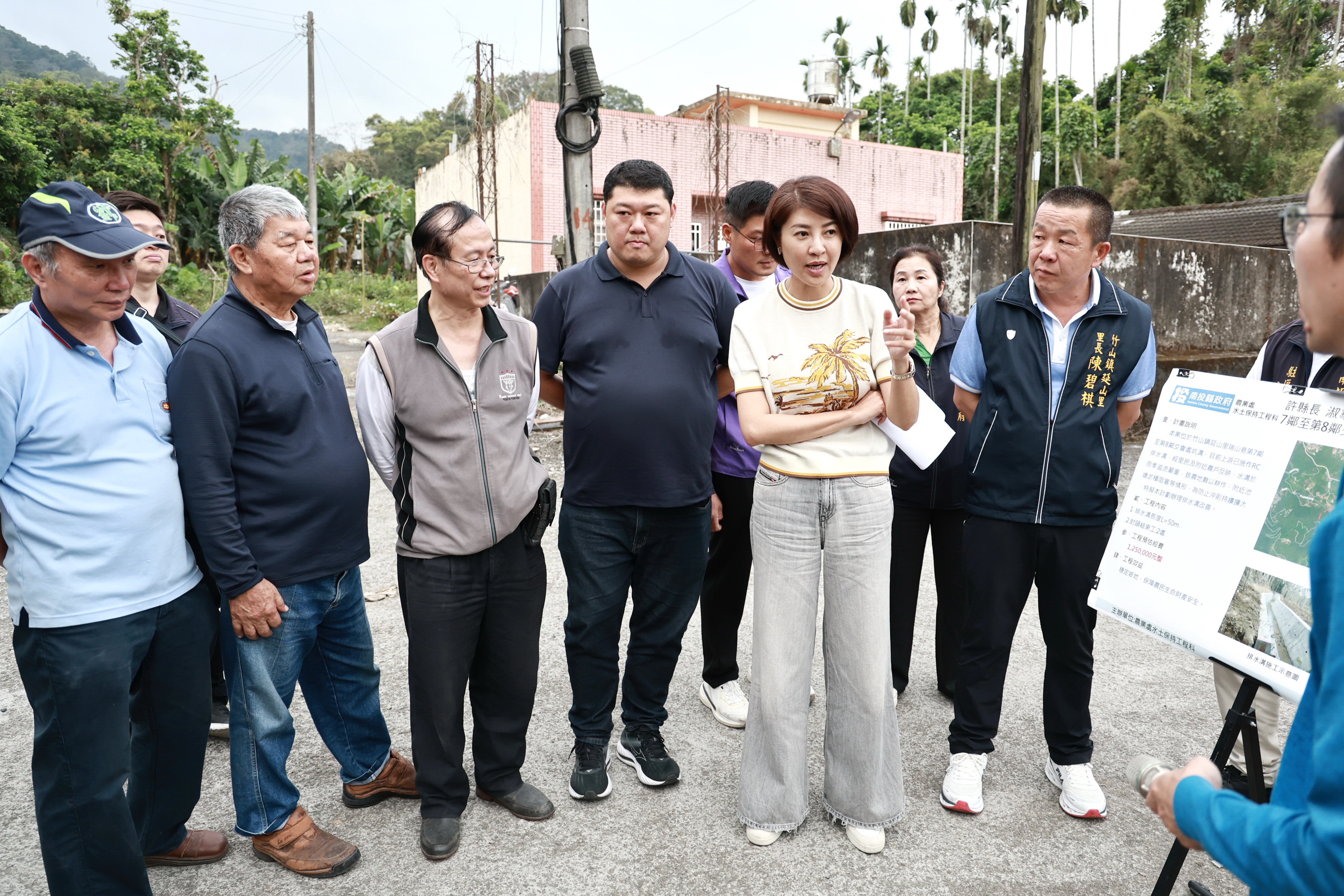 相關圖片3-許縣長會勘集集、竹山多處農水路工程  簽核近1200萬元經費改善