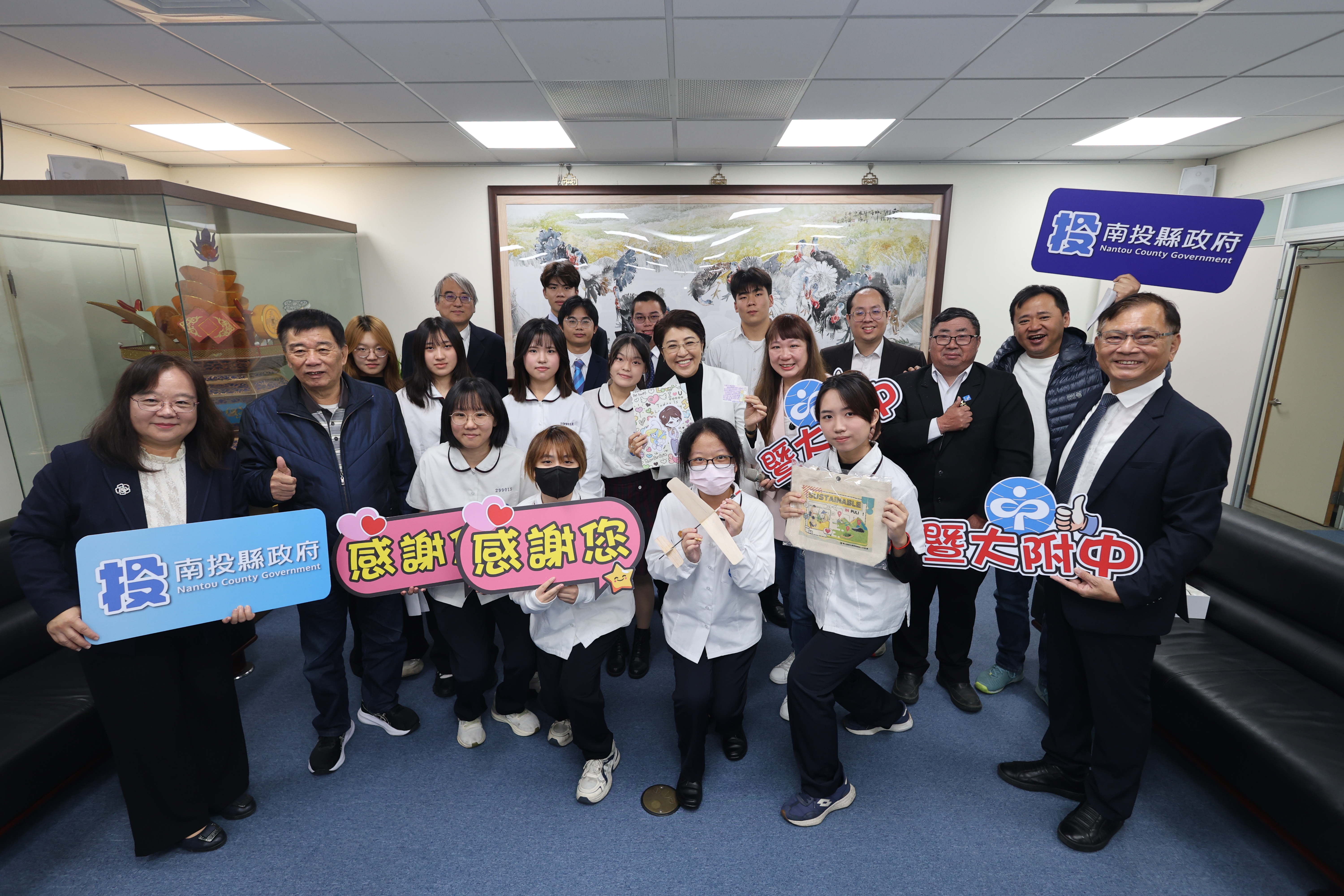 圖片-南投囝仔「金」厲害！  暨大附中科研團隊橫掃美日星多項大獎 許淑華縣長接見勉勵