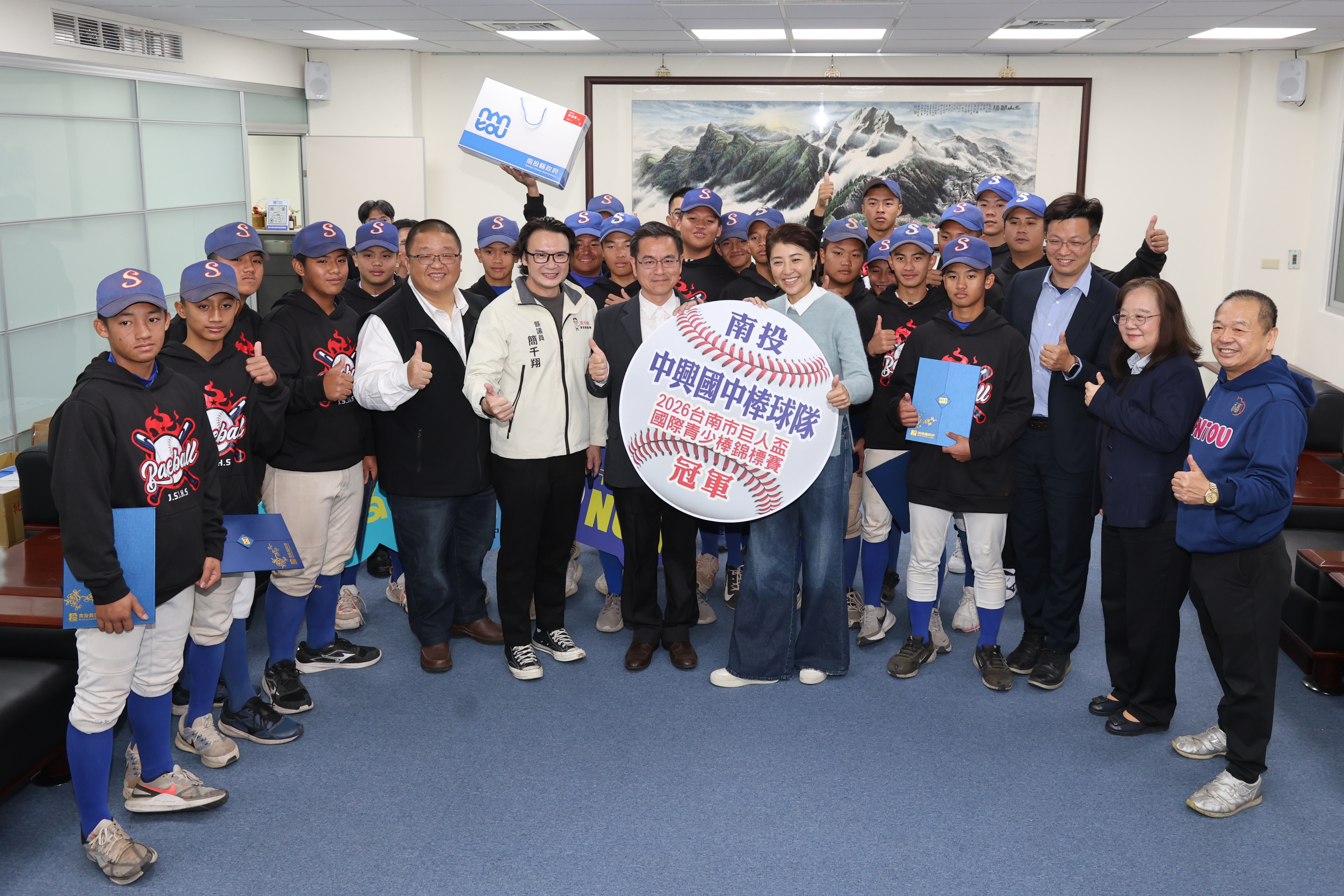 相關圖片3-中興國中勇奪2026巨人盃國際青少棒冠軍 許淑華縣長接見表揚