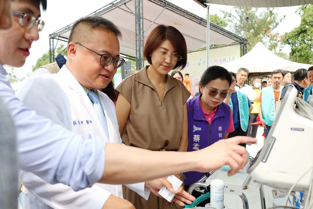 相關圖片3-東華醫院行動醫療車啟用　提升南投偏鄉醫療可近性