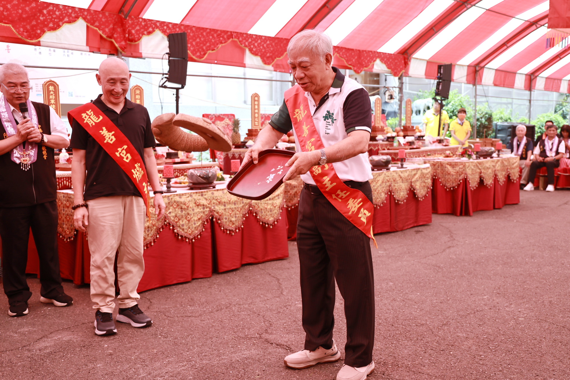 相關圖片4-清德寺舉辦龍善宮護法大將軍聖誕法會  許縣長到場獻供祈福