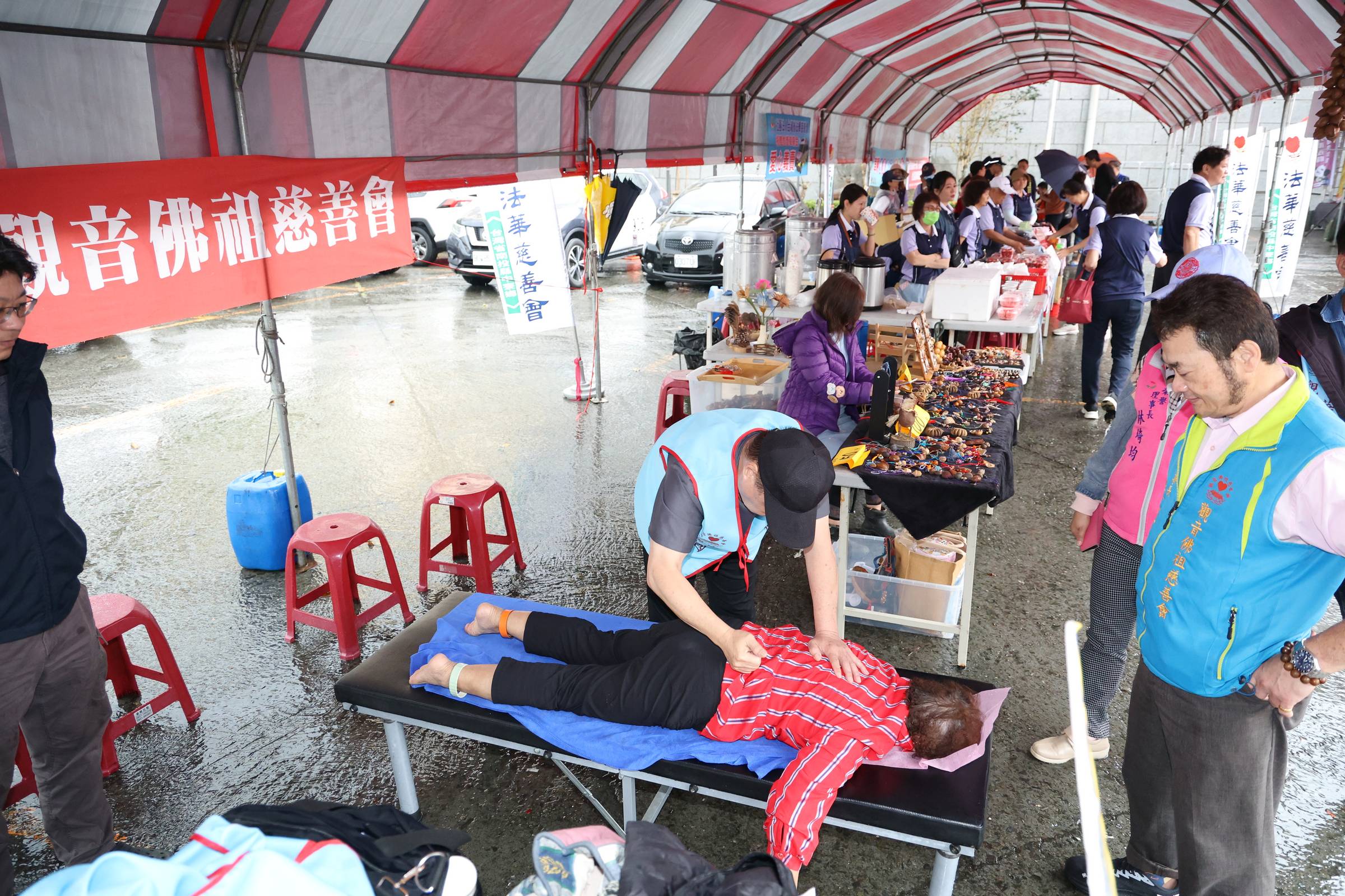 相關圖片2-「金龍賜福藝術文化節」迎春雨引人潮 同享信仰藝文公益之樂