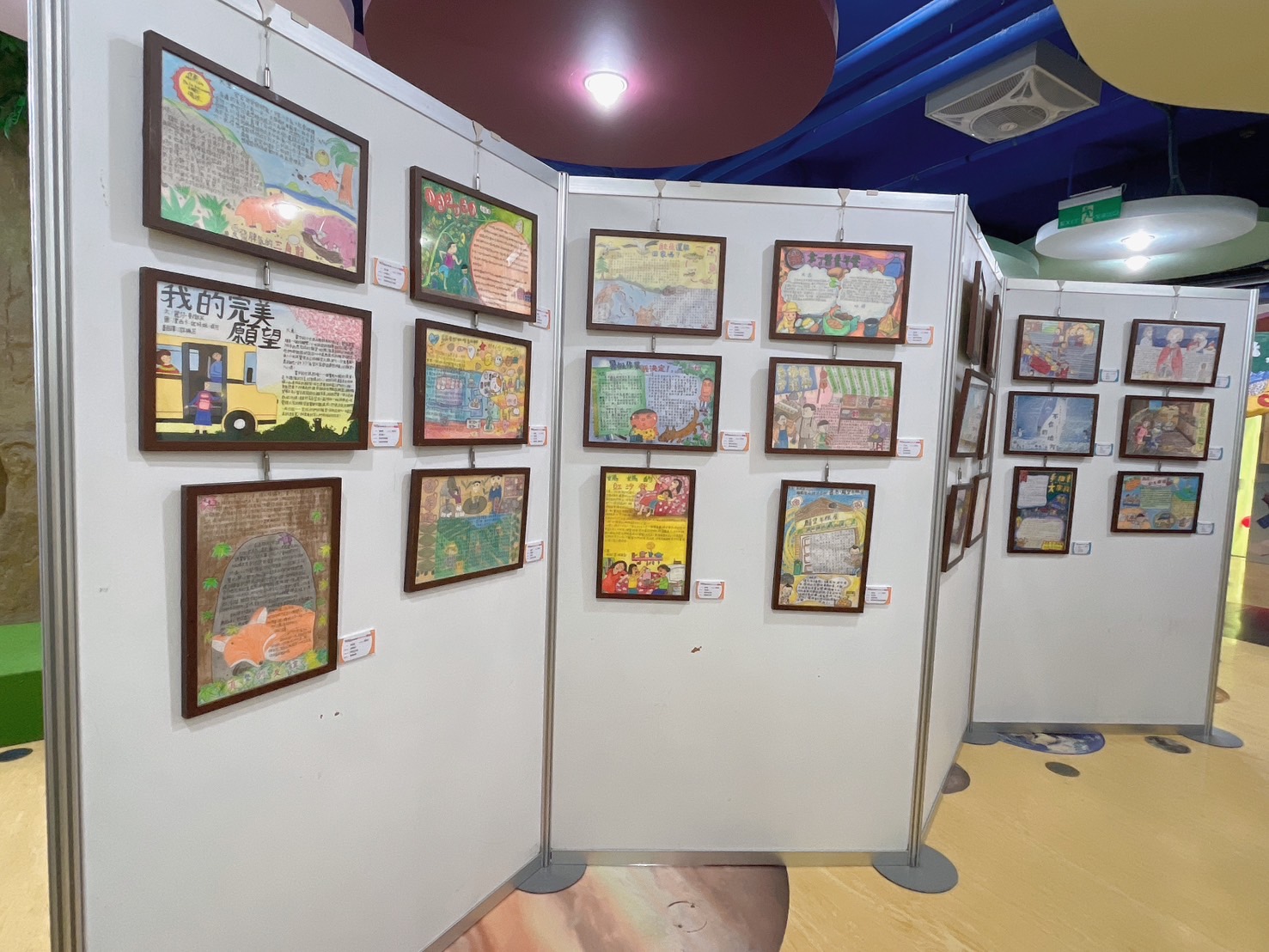 文章圖片-114年4月17日至6月1日於埔里鎮立圖書館展出「113-2期『說』情『畫』意活動─心得達人縣長獎得獎作品巡迴展」，歡迎大家一起到圖書館欣賞獲獎學生的創作心得！