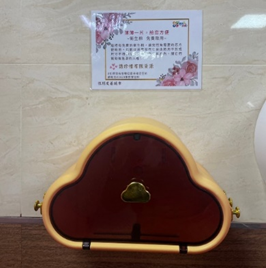 南投縣政府縣政大樓女廁入口處設置「雲朵箱」免費提供衛生棉安心取用