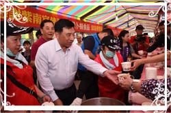 紫南宮吃丁酒盛況  10萬人湧入吃平安