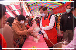 紫南宮丁酒飄香 10萬人呷平安盛況依舊